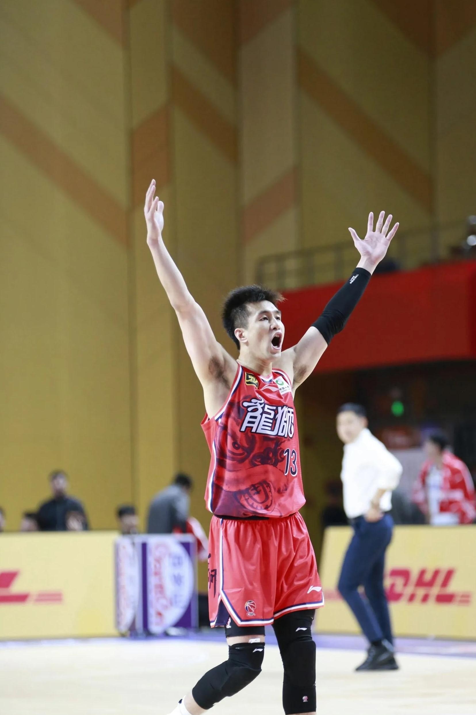 星空体育app关于清晨那不勒斯备战CBA季后赛，复出首秀细节曝光，悬念犹存，纪律约束更严格的信息